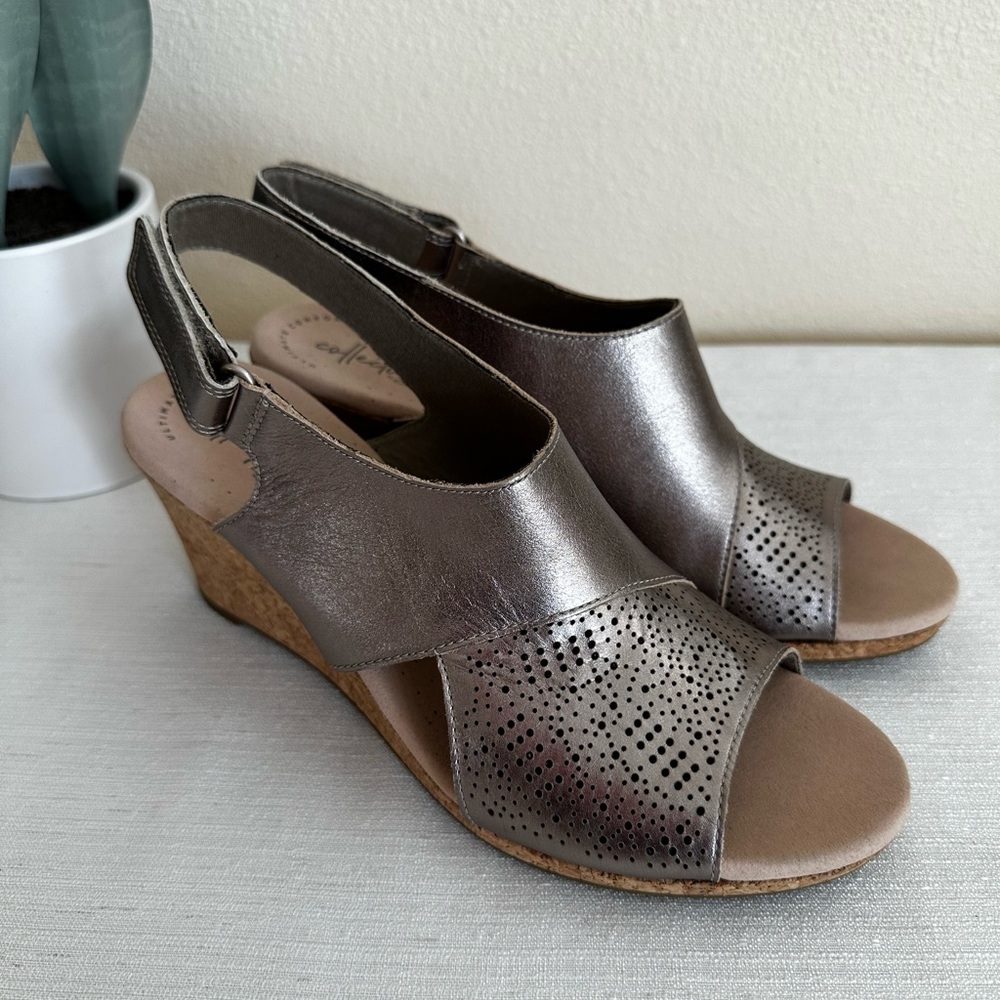 New Clarks Laflet Joy Taupe Metallic Leather Cork Wedge Sandals Women’s 9W
